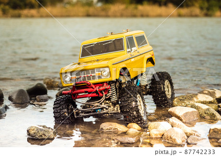 河原でのラジコン遊び 87742233