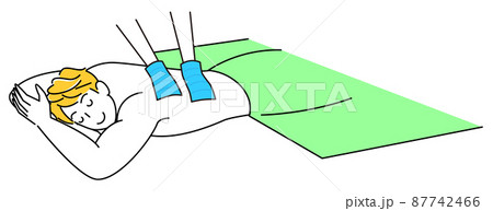 うつ伏せに寝て気持ちよさそうに垢すりエステを受けている可愛い男性 シンプル イラスト ベクター 87742466