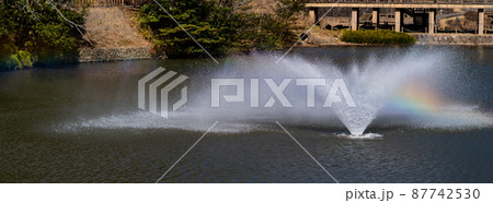 虹が架かる噴水 87742530