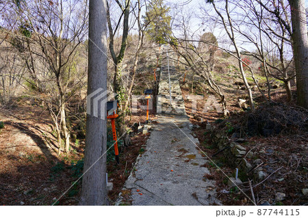 【瀬戸内三十三観音霊場】第十一番 明王寺の冬の参道1 岡山県岡山市東区 【瀬戸内三十三観音霊場】第十一番 明王寺の冬の参道1 岡山県岡山市東区 87744115