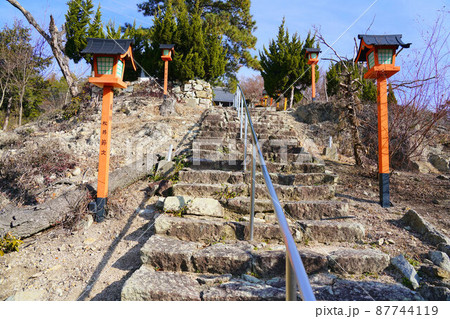 【瀬戸内三十三観音霊場】第十一番 明王寺の冬の参道5 岡山県岡山市東区 【瀬戸内三十三観音霊場】第十一番 明王寺の冬の参道5 岡山県岡山市東区 87744119