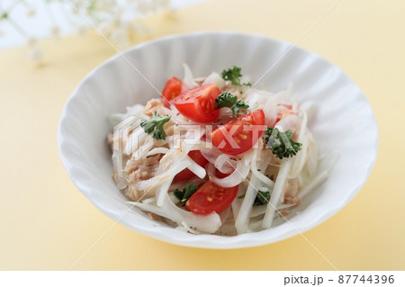 新たまねぎのサラダ 87744396