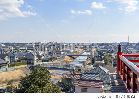 千葉県　浪切不動尊　本堂から臨む街並み 87744932