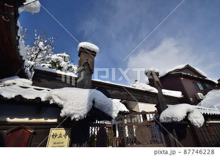 金沢市　忍者寺の冬景色 87746228