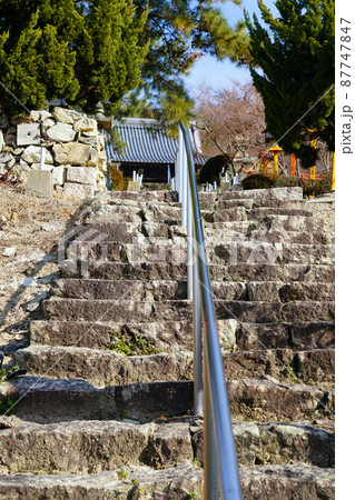 【瀬戸内三十三観音霊場】第十一番 明王寺の冬の参道6 岡山県岡山市東区 【瀬戸内三十三観音霊場】第十一番 明王寺の冬の参道6 岡山県岡山市東区 87747847