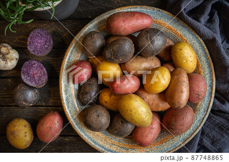 Various varieties of new potatoes 87748865