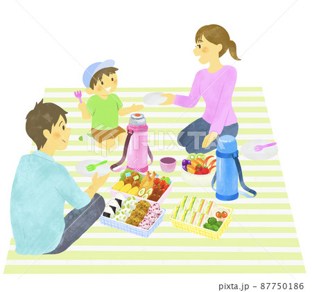 レジャーシートの上でお弁当を囲む家族　ピクニック 87750186