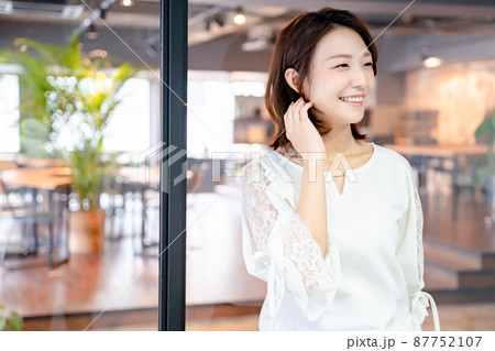 ビジネスシーン 女性 ビジネスシーン 女性 87752107