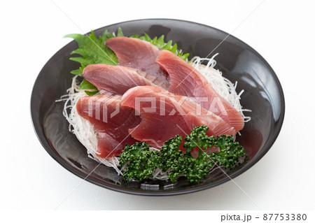 カツオの刺身 白バック カツオの刺身 白バック 87753380