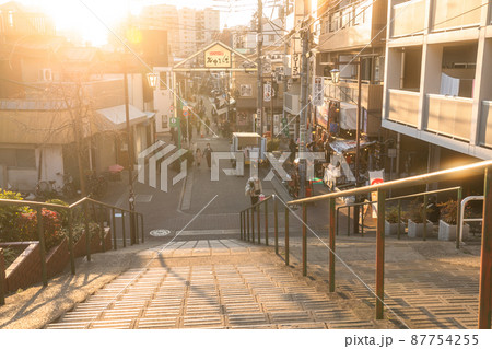《東京都》夕暮れの谷中銀座・夕焼けだんだん 《東京都》夕暮れの谷中銀座・夕焼けだんだん 87754255