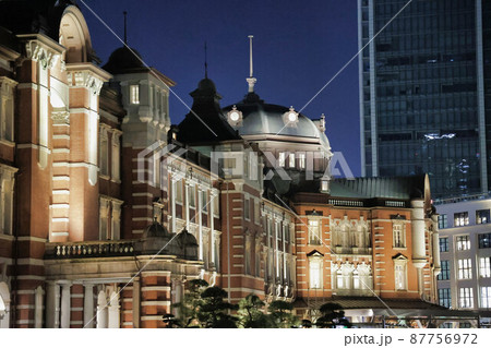 東京駅の夜景 87756972