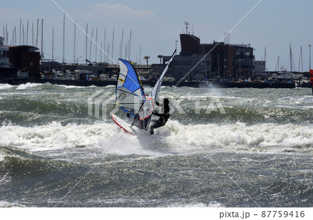 ウインドサーフィン 87759416