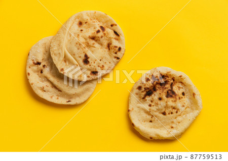 Egyptian bread Aish Baladi on. A lot of fresh bread lies on the yellow table 87759513