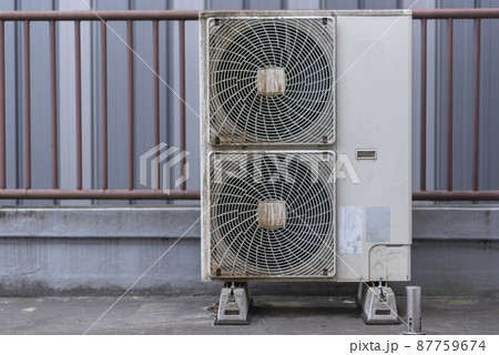 エアコンの室外機 87759674