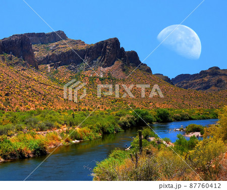 Salt River Moon 87760412