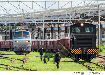 【西濃鉄道】美濃赤坂駅構内で機関車交替 【西濃鉄道】美濃赤坂駅構内で機関車交替 87760870
