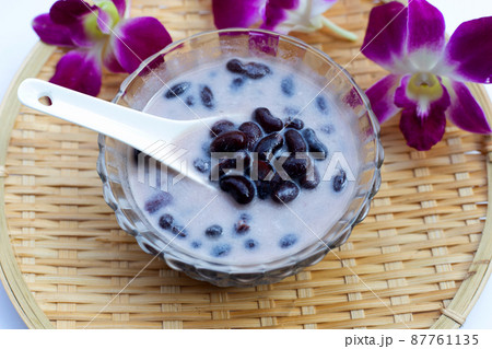 Black bean in sweet coconut milk 87761135