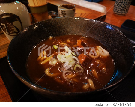お蕎麦屋さんのカレーうどん 87761354
