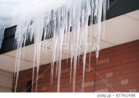 軒先のつらら 軒先のつらら 87761496