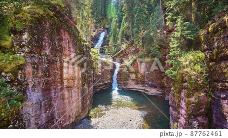 Canyon with waterfalls and lichen rocks Canyon with waterfalls and lichen rocks 87762461
