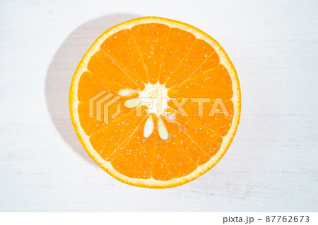 清見オレンジお断面（愛媛県産）：酸味と甘みが絶妙のジューシーな日本のみかんの品種、食べごろは2～4月 87762673