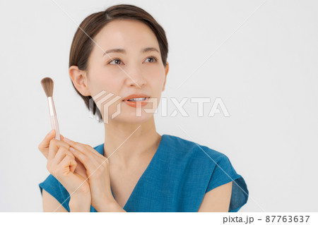 30代女性　ビューティー 87763637