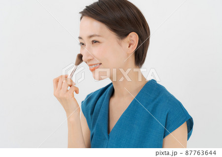 30代女性　ビューティー 87763644