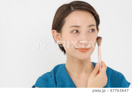 30代女性　ビューティー 87763647
