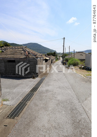 沖縄　伊平屋　島の風景（田名集落） 87764643
