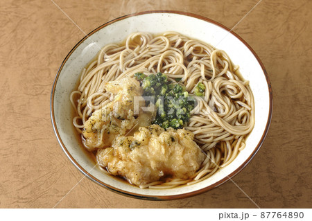 熱々のり塩とり天蕎麦を俯瞰で撮影 熱々のり塩とり天蕎麦を俯瞰で撮影 87764890