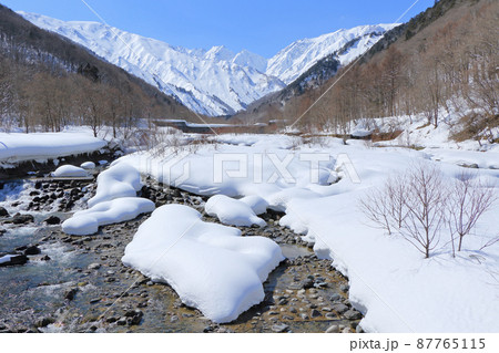 北アルプス後立山連峰　積雪期の不帰ノ嶮 87765115