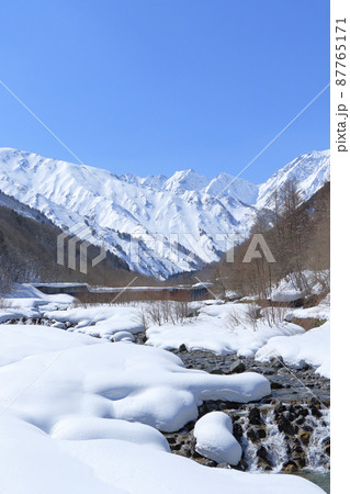 北アルプス後立山連峰　積雪期の不帰ノ嶮 87765171