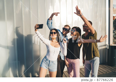 Group of young Caucasian influence bloggers shooting video vlog during friendly meeting in city, Group of young Caucasian influence bloggers shooting video vlog during friendly meeting in city, 87766226