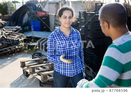 Good neighbors talking in the backyard 87766596