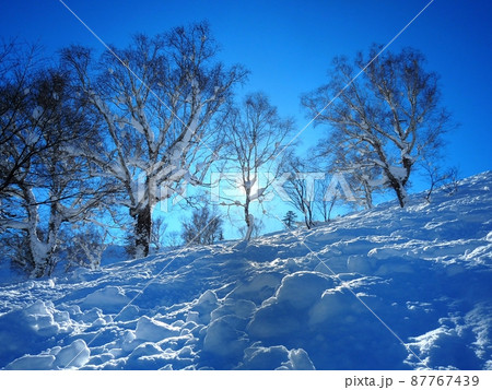 北海道の冬空の美しさを 87767439