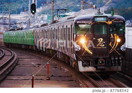 忍者列車と緑の列車 忍者列車と緑の列車 87768542