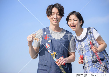 保育士さんや介護士さんの求人に使えそうなイメージ 87769553