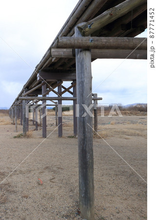 流れ橋の立派で複雑な構造 87771452