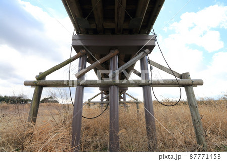 流れ橋の立派で複雑な構造 87771453