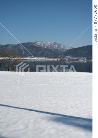 余呉湖の冬の風景｜滋賀県の美しい景色 87772600