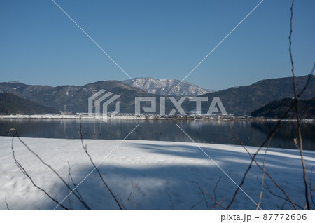 余呉湖の冬の風景｜滋賀県の美しい景色 87772606