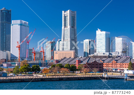 《神奈川県》横浜みなとみらいの風景・大さん橋からのながめ 87773240