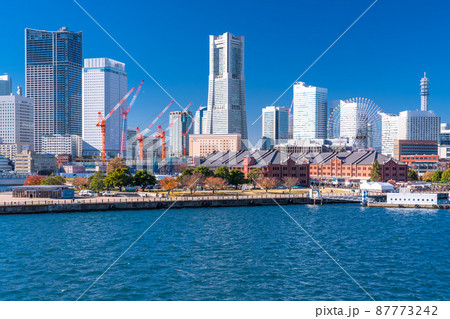 《神奈川県》横浜みなとみらいの風景・大さん橋からのながめ 87773242