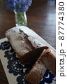 ガトーショコラとムスカリ 87774380