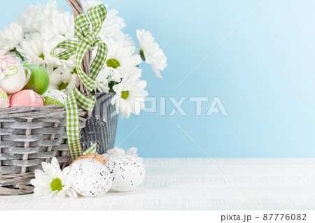 Easter greeting card with easter eggs 87776082