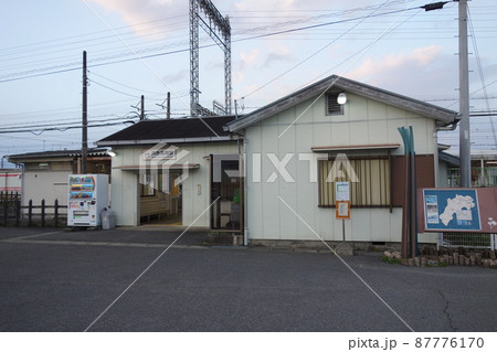 近鉄大阪線　川合高岡駅舎 87776170