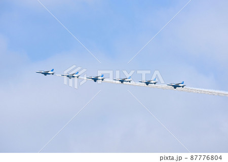 T-4ブルーインパルス　アクロバット飛行　トレールフォーメーション 87776804