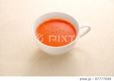 カップに入ったトマトスープ カップに入ったトマトスープ 87777688