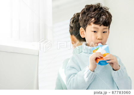 男の子 子供 飲料 87783060