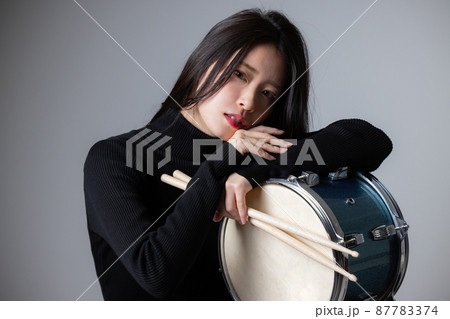 女性 ドラマー 女性 ドラマー 87783374